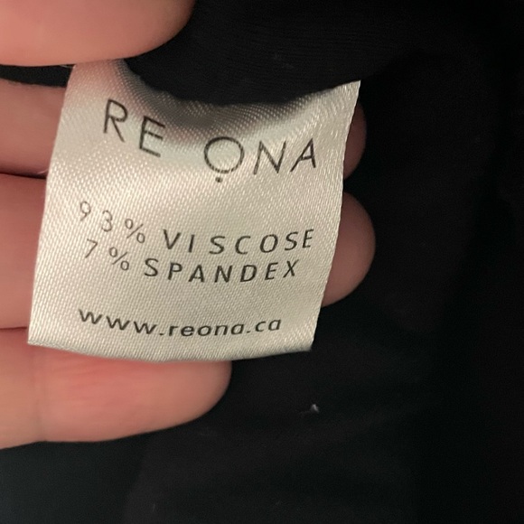 Re Ona Signature Short Sleeves T-Shirt in Black Women's Sz M Slightly Cropped - Picture 5 of 8